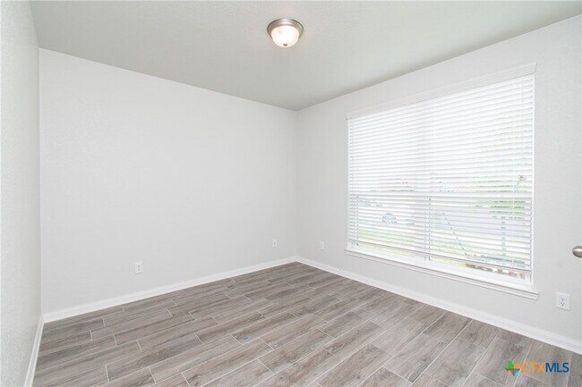 Building Photo - 6910 Catherine Dr