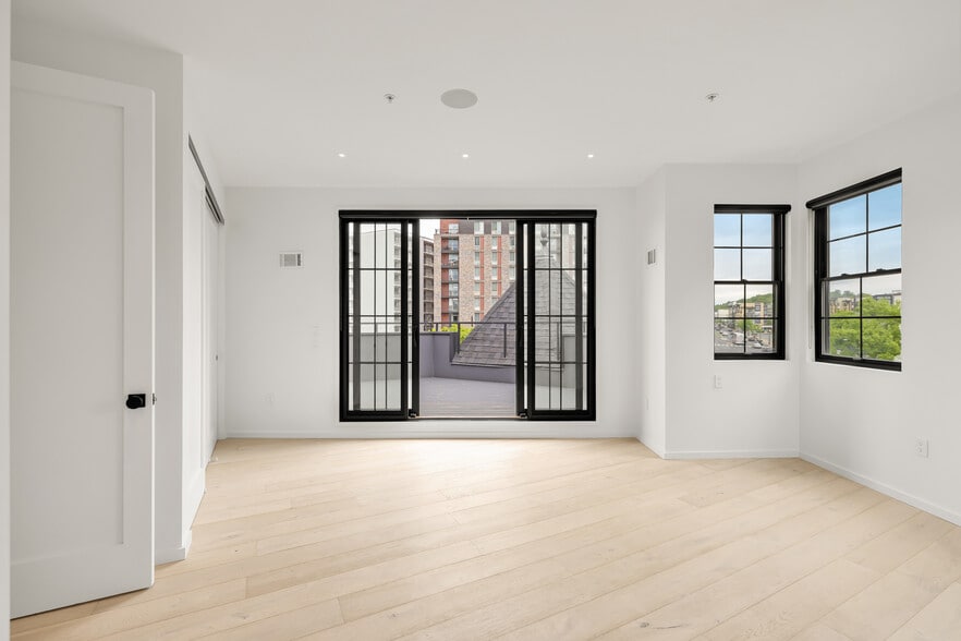 Building Photo - 1451 Maryland Ave NE