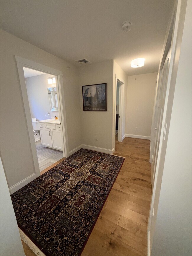 Building Photo - 293 Peverly Hill Rd