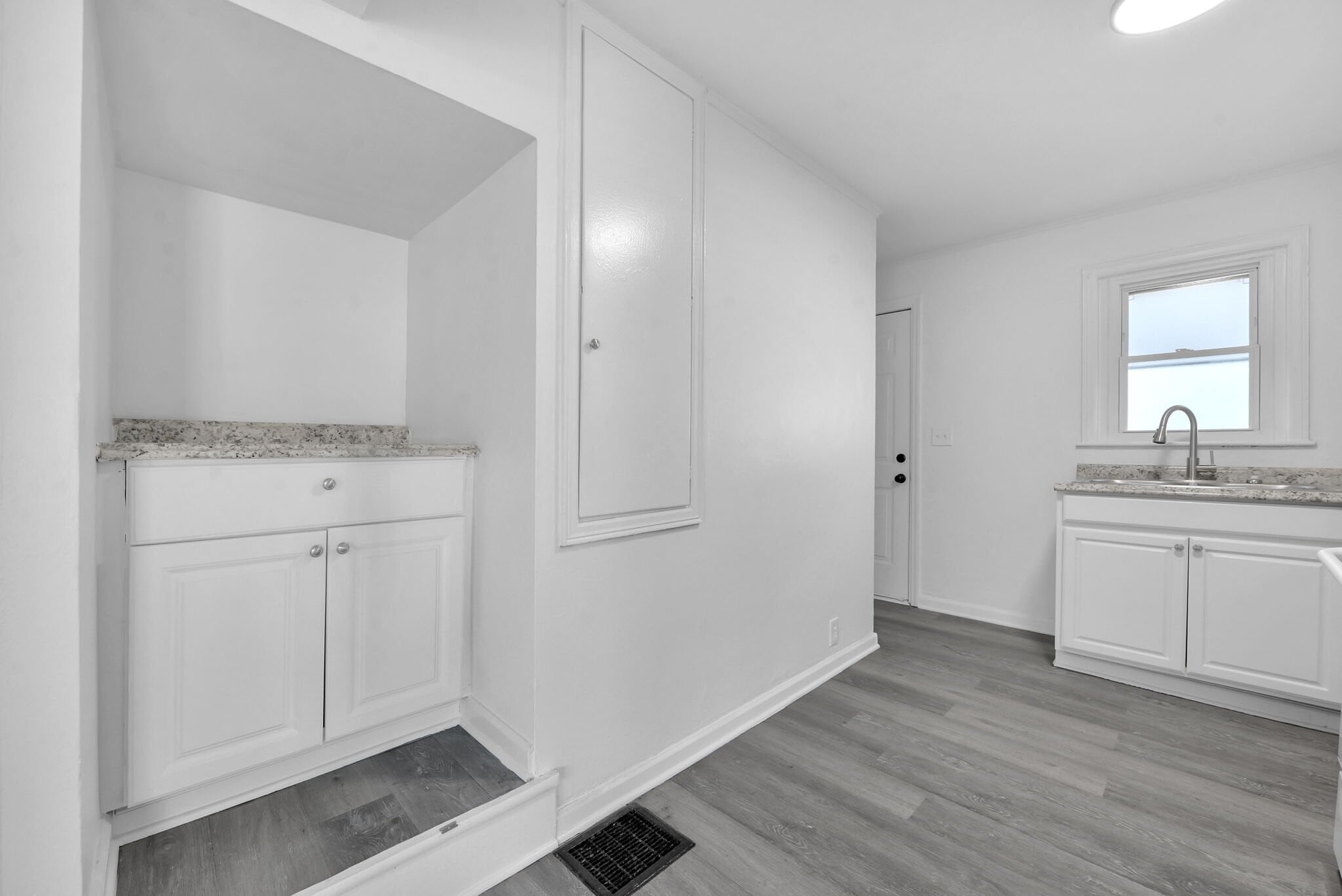 Building Photo - 2383 Hiawatha Park Dr