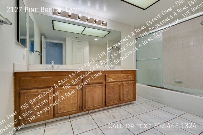Building Photo - 2127 Pine Breeze Ln