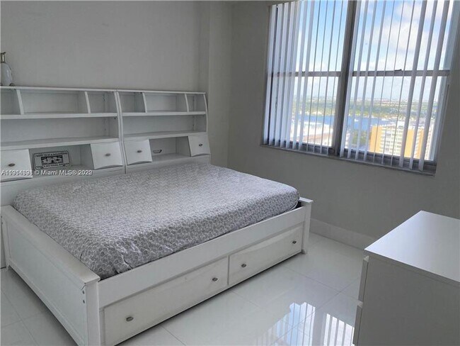 Building Photo - 2101 S Ocean Dr