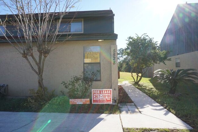 Primary Photo - 3/2 townhome Near NAS Jax