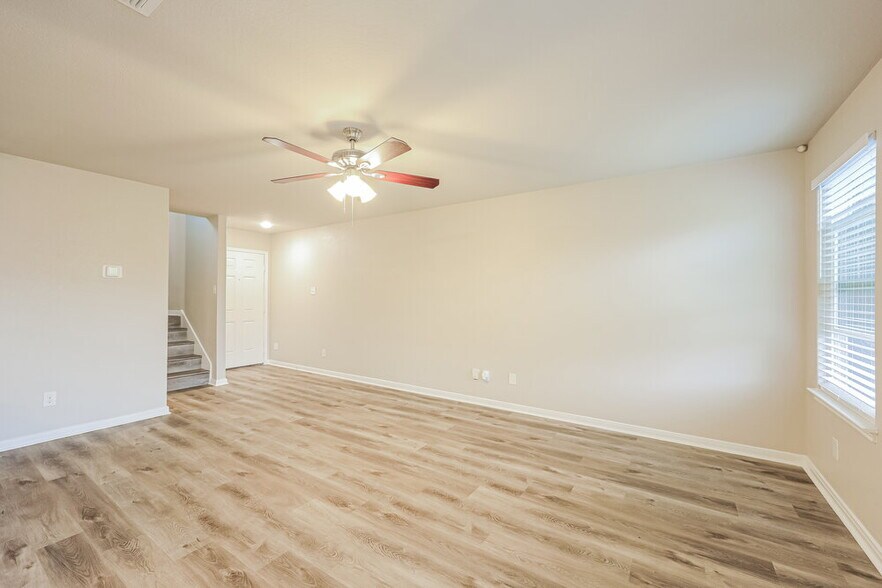 Building Photo - 6427 Woodcliff Bnd