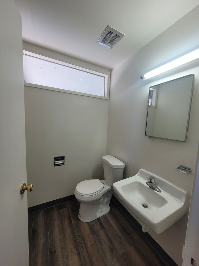 Building Photo - Free January Rent