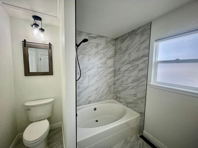 Building Photo - Beautifully Renovated 4-Bedroom Home in Canterberry Crossing