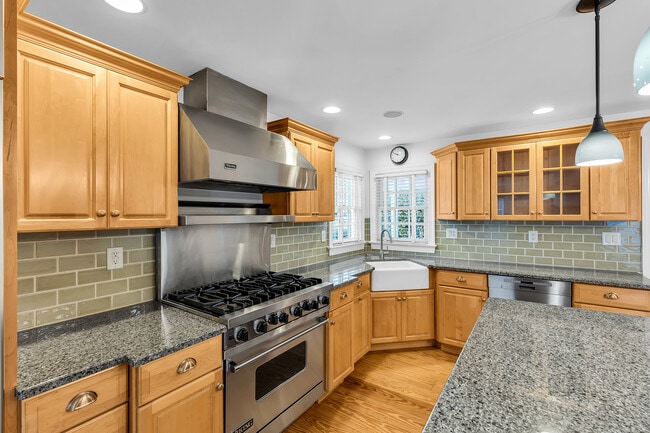 Building Photo - 20 Rosalie Ave