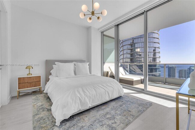 Building Photo - 200 Biscayne Blvd Way