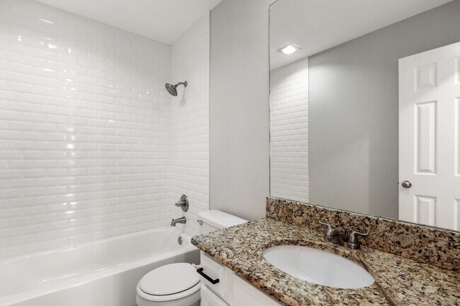Building Photo - Move in by August 10th and receive a $250 ...