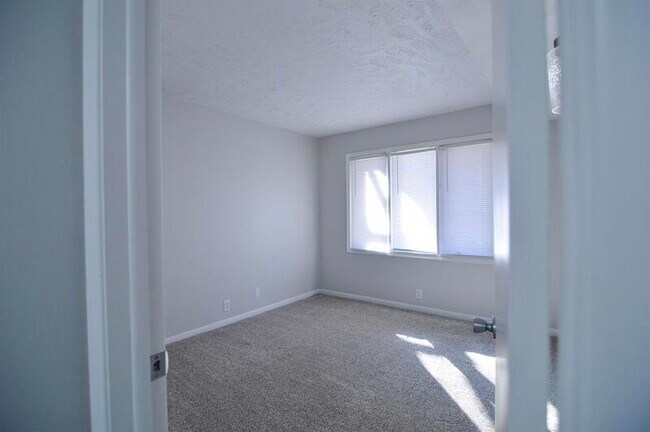 Building Photo - 6505 S 46th St