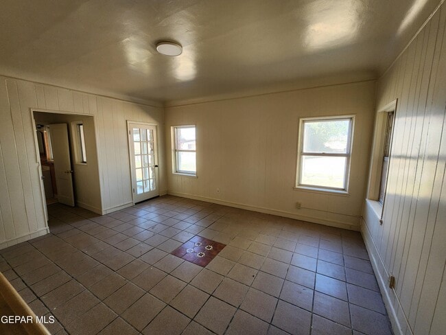 Building Photo - 6643 Westside Dr