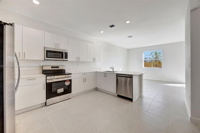 Building Photo - 2546 SE 29th St