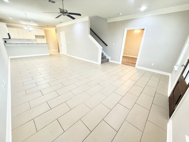 Building Photo - Luxury 3-bed, 2.5-bath!!