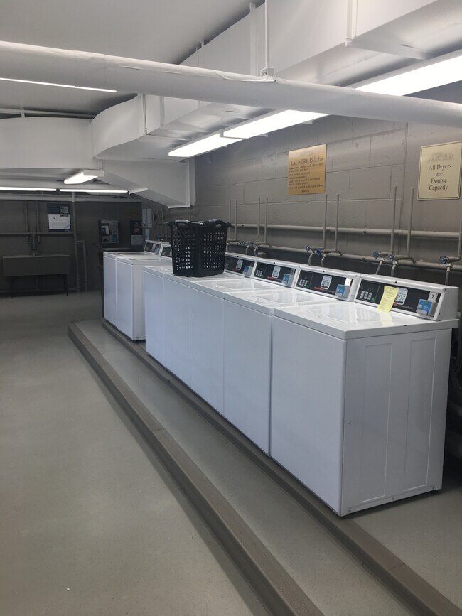 Building Photo - 3100 N Lake Shore Dr