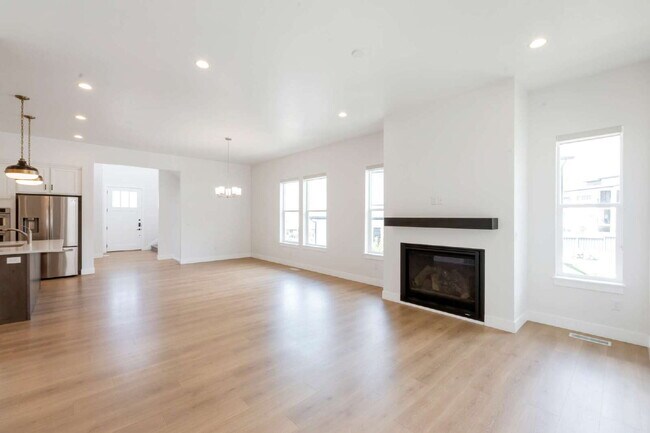 Building Photo - Traverse Mountain | SPACIOUS LIVING | 6 BED 4 BATH SINGLE FAMLY HOME