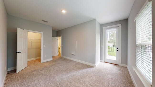 Building Photo - Stunning 3-Bedroom, 2.5-Bath Villa in The ...