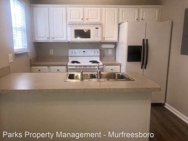 Building Photo - 2 br, 2.5 bath House - 951 Seven Oaks Blvd