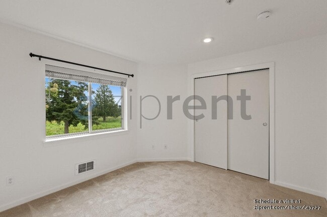 Building Photo - 11570 Stone Ave N