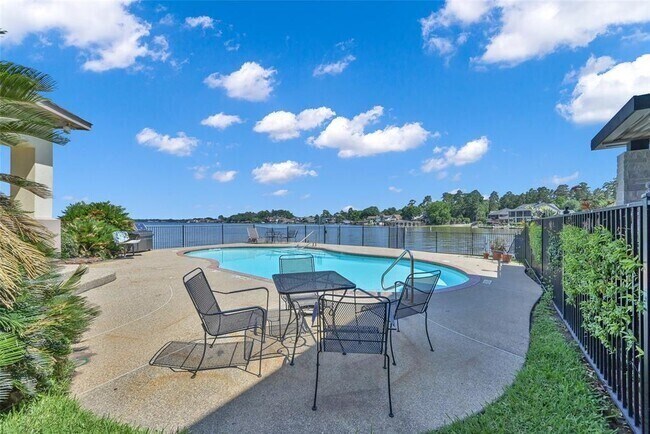 Building Photo - 16804 Falcon Sound Dr