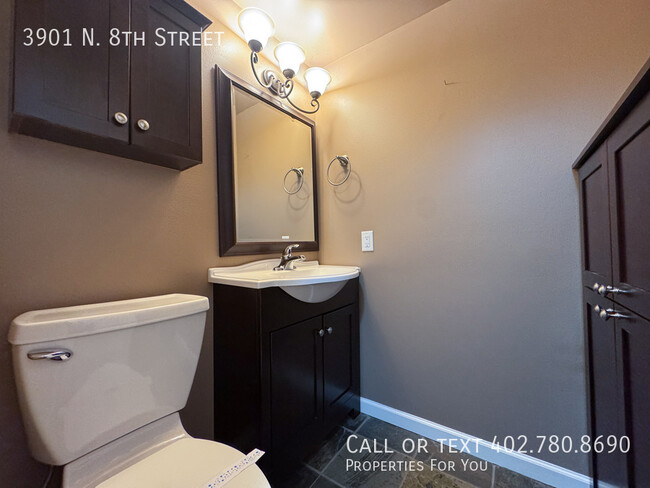 Building Photo - Fully remodeled townhome for rent!