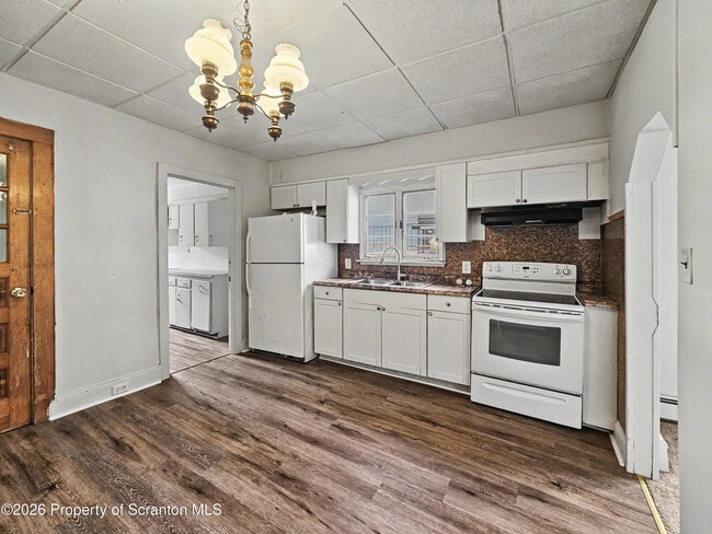 Building Photo - 949 Carmalt St