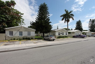 Building Photo - Lincoln Gardens