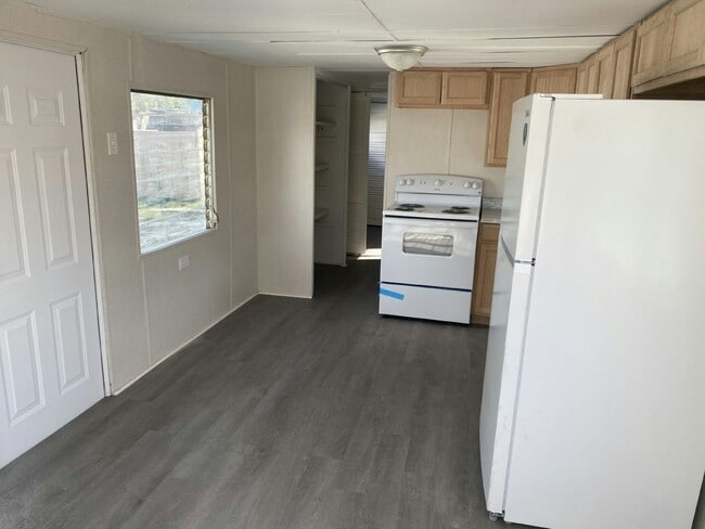 Building Photo - 5 Circle Dr