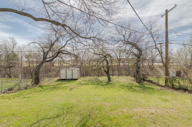Building Photo - 2416 NW 40th St