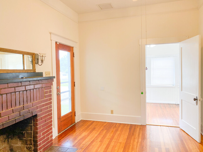 Building Photo - 1802 Tangerine St