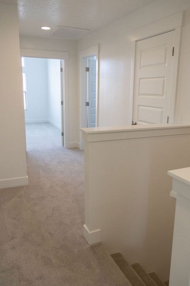 Building Photo - Spacious 4-Bed Home in Sage Canyon - Small Pet Friendly