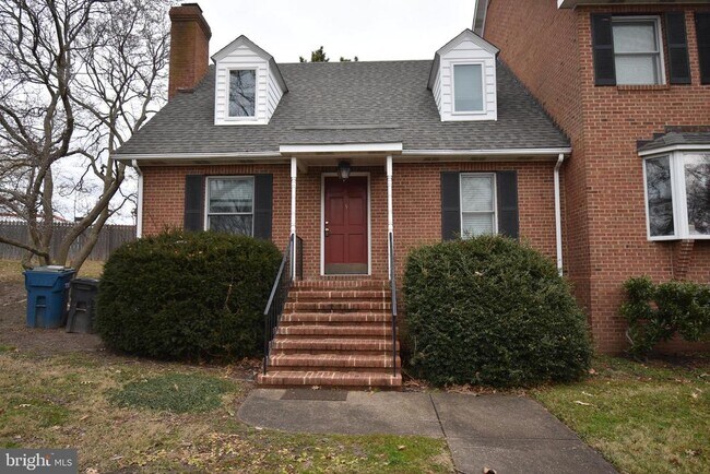 Building Photo - 295 Bay St