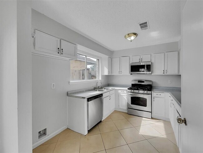 Building Photo - 17103 Costero Dr