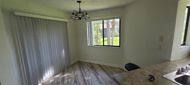 Building Photo - 22 Oxford Ln