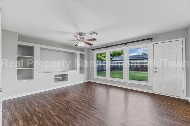 Building Photo - Charming Home in Established Community