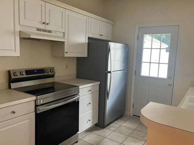 Building Photo - 3BR / 2.5BA @ Westbury Park