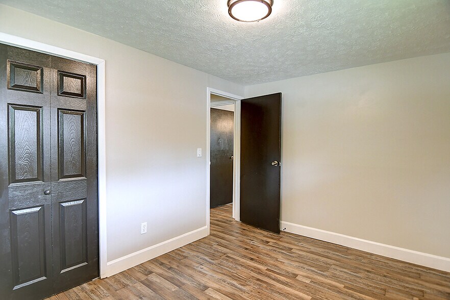 Building Photo - 3813 Utica Dr
