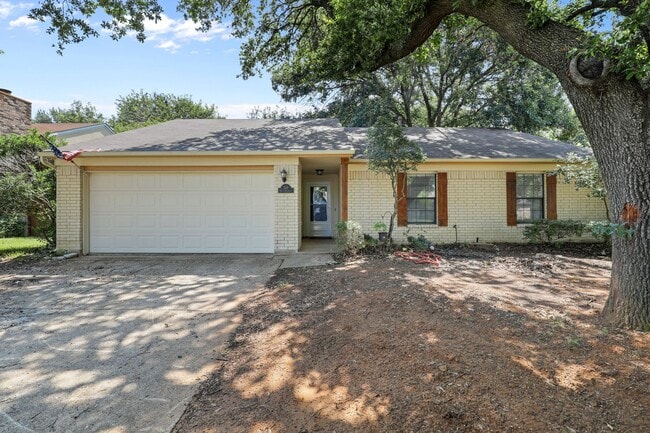 Primary Photo - Excellent 3-2-2 Flower Mound Home located ...