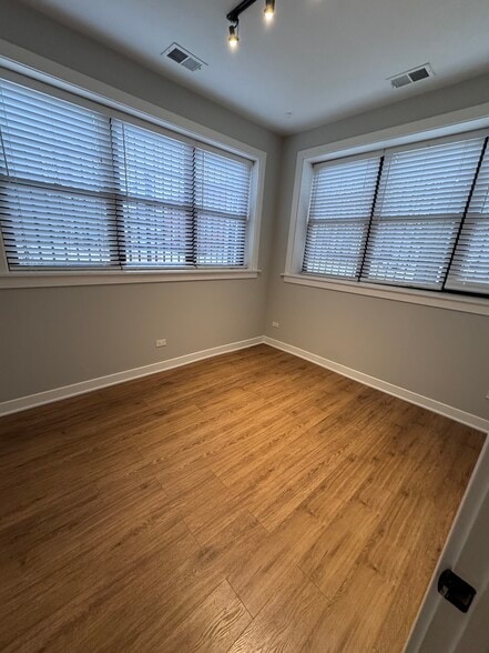 Building Photo - 4628 N Leavitt St