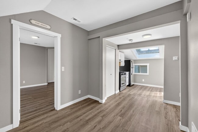 Building Photo - Modern 1-Bed Apartment in Heart of Tacoma