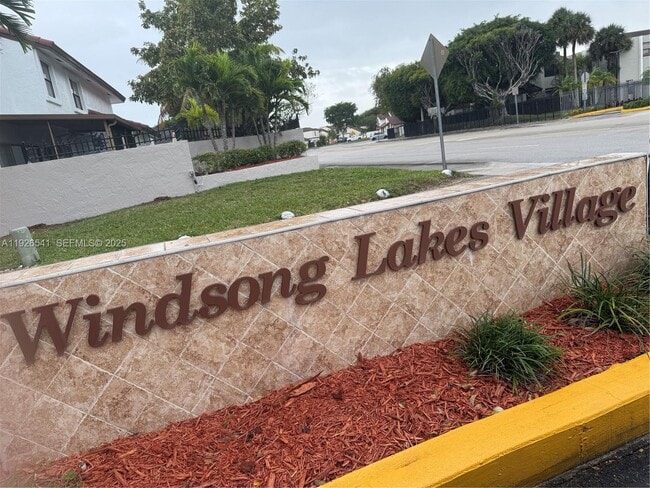 Building Photo - 9901 NW 9th St Cir