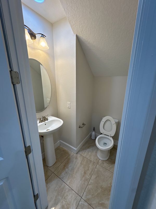 Building Photo - 13775 Benavente Ave
