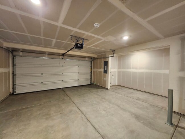 Building Photo - Experience style, comfort, and smart home technology!