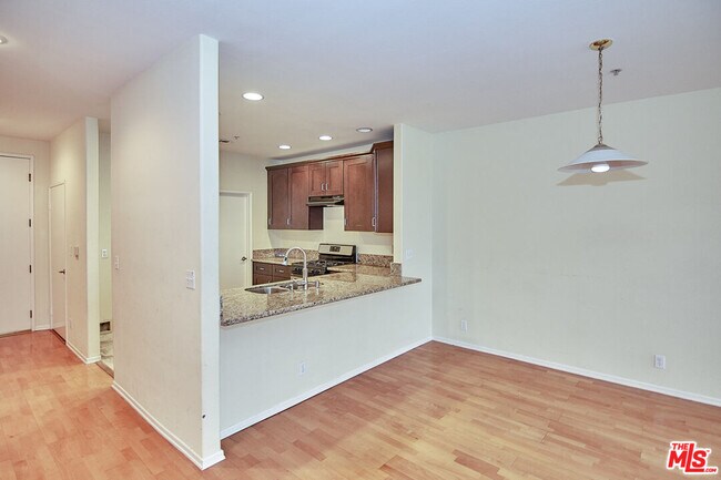 Building Photo - 333 Westminster Ave