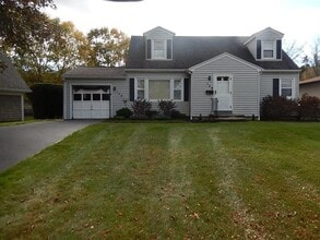 Building Photo - 129 Roselawn Crescent