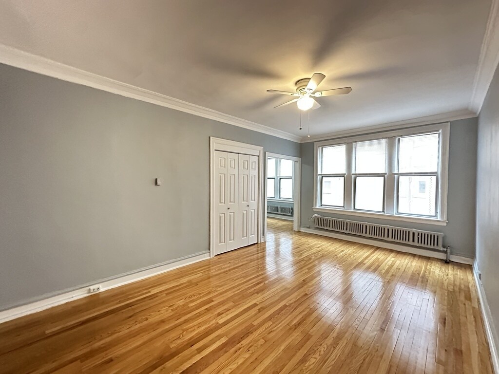 Building Photo - 1363 W Estes Ave