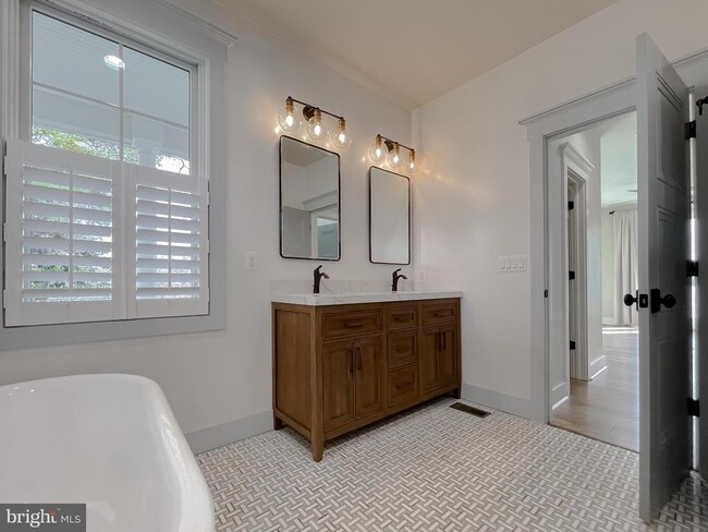 Building Photo - 45093 Smiths Nursery Rd