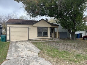 Building Photo - 4012 Sunrise Creek Dr