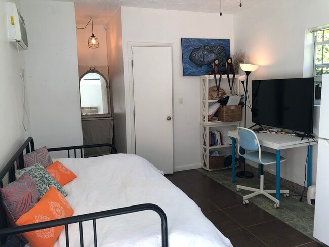 Building Photo - 1516 SW 12th St