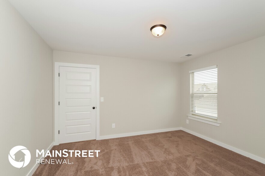 Building Photo - 158 King Richards Way