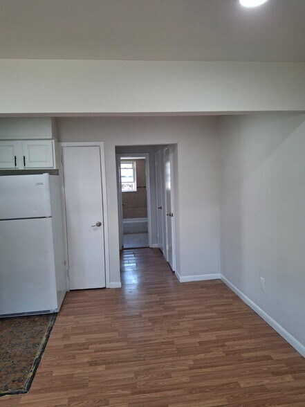 Building Photo - 202 12th St